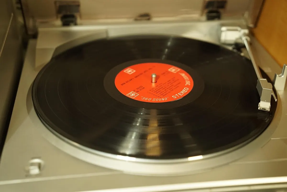 How to Review an Album: Track-by-Track or Thematic Overview?